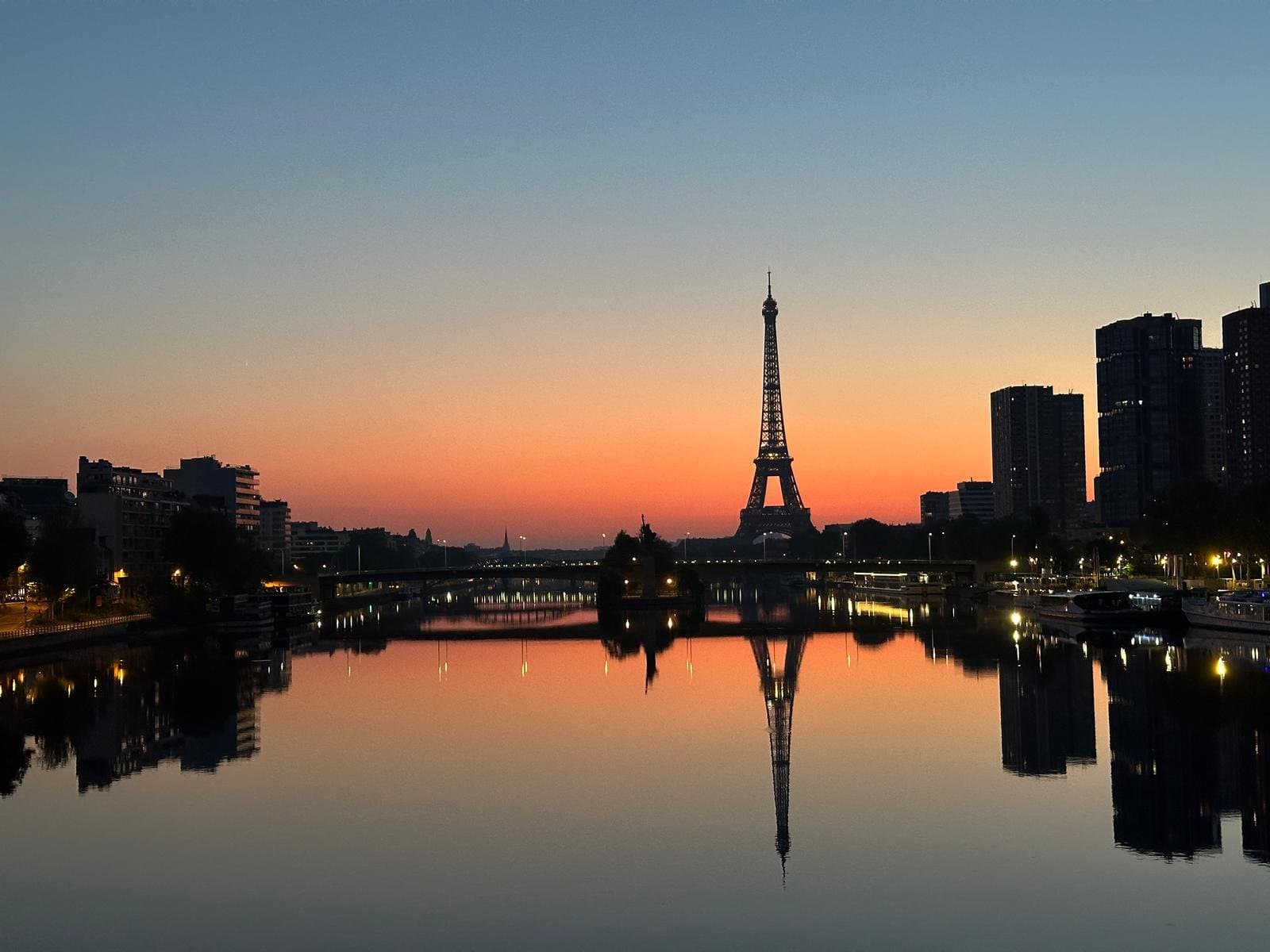 Visuel provisoire du bandeau : lever du jour sur la Seine